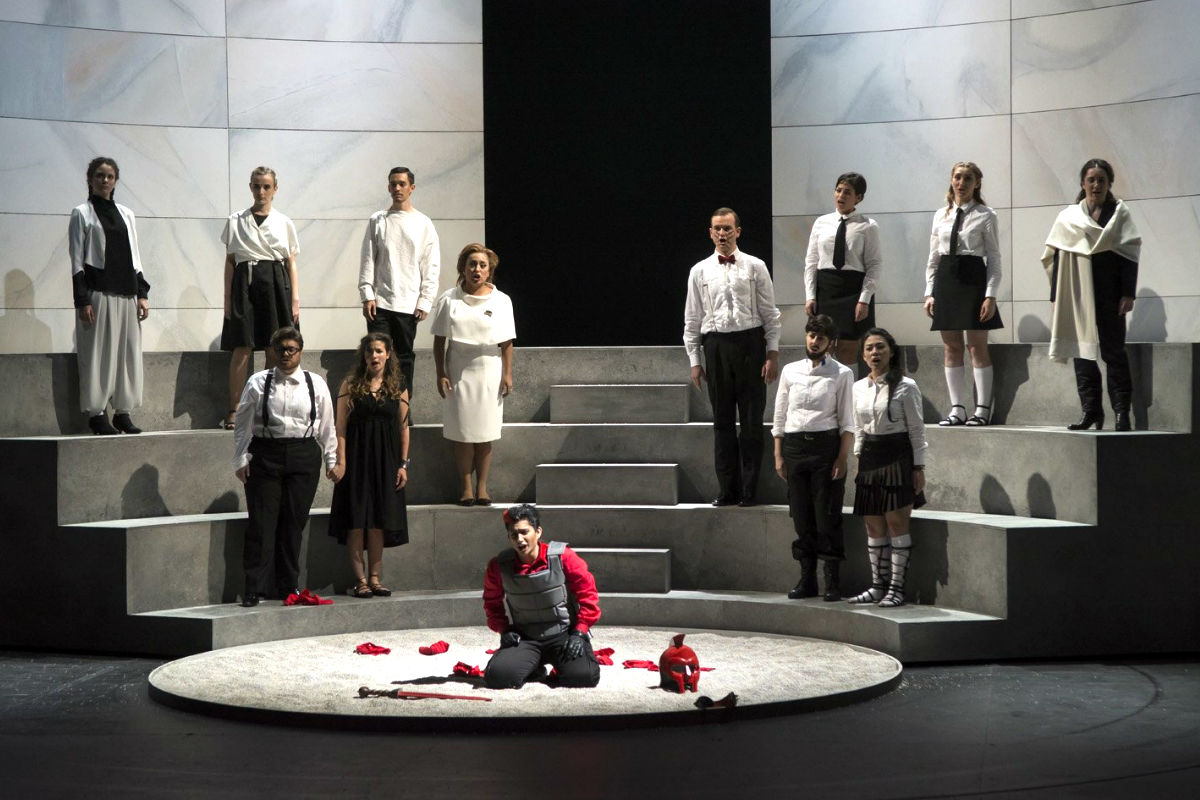 Imagen del ensayo de la ópera Silla (Foto: Efe).