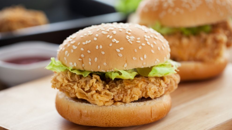 Receta de Hamburguesa de pollo crujiente con salsa ligera de ajo