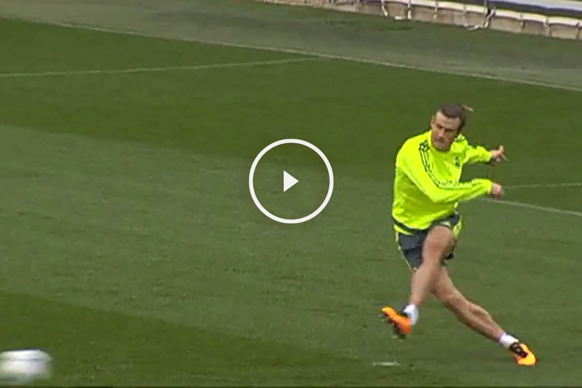 Bale toca balón en el entrenamiento del jueves en Valdebebas.