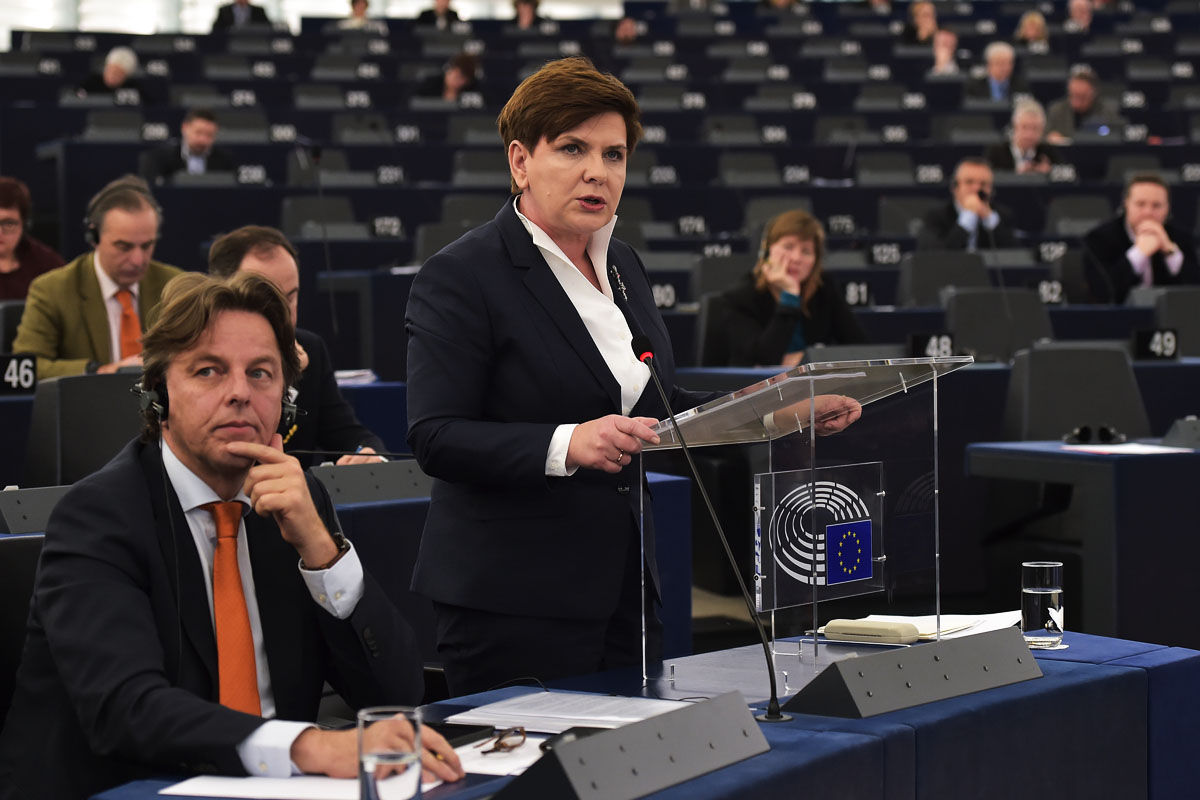 La primer ministro de Polonia, Beata Szydlo, durante su intervención en la Eurocámara. (Foto: AFP)
