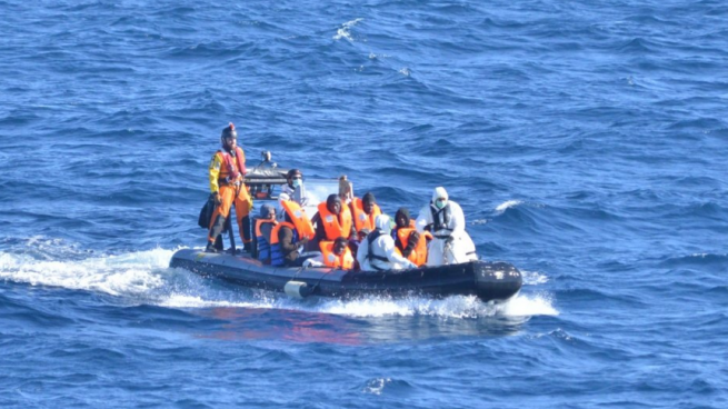 Soldados españoles rescatan a 119 inmigrantes en las costas de Libia