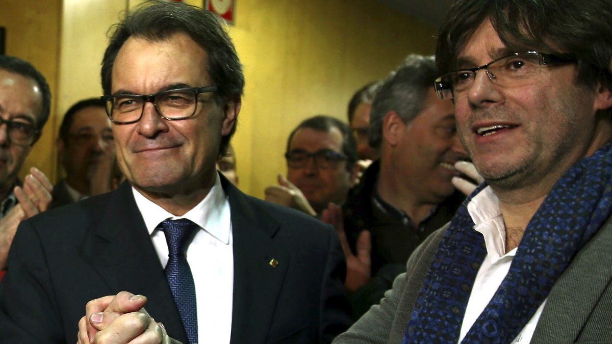 Puigdemont junto al todavía president Artur Mas, este sábado (Foto: Efe)