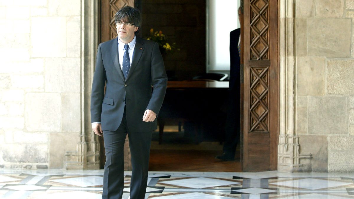 El nuevo presidente catalán, Carles Puigdemont, en el Palau de la Generalitat (Foto: Efe)