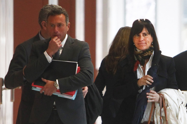 Victoria Álvarez, ex pareja de Jordi Pujol Ferrusola, a la salida del juzgado. (Foto: EFE)