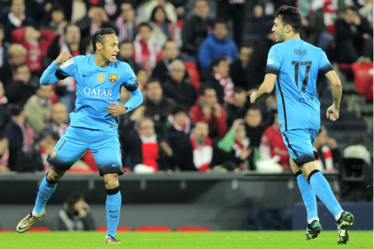 Neymar y Munir celebran el segundo gol del Barça en San Mamés. (AFP)