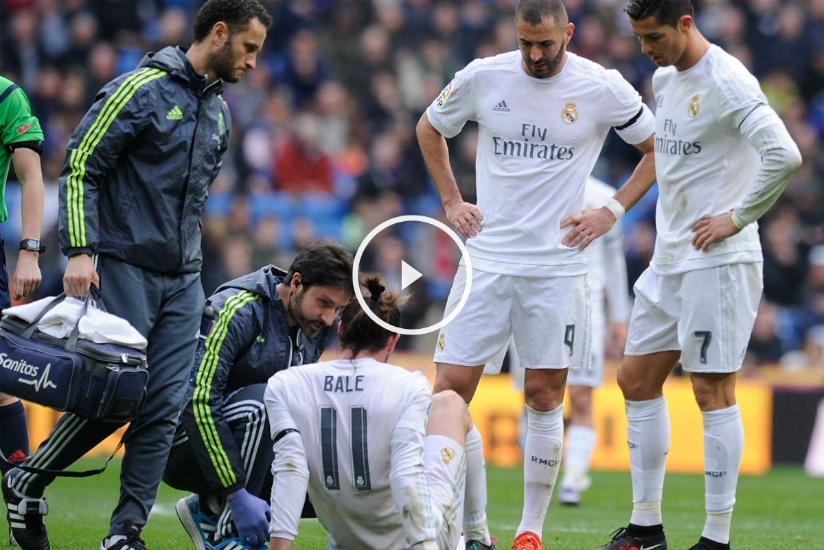 Benzema y Cristiano observan a Bale atendido en el suelo. (Getty)
