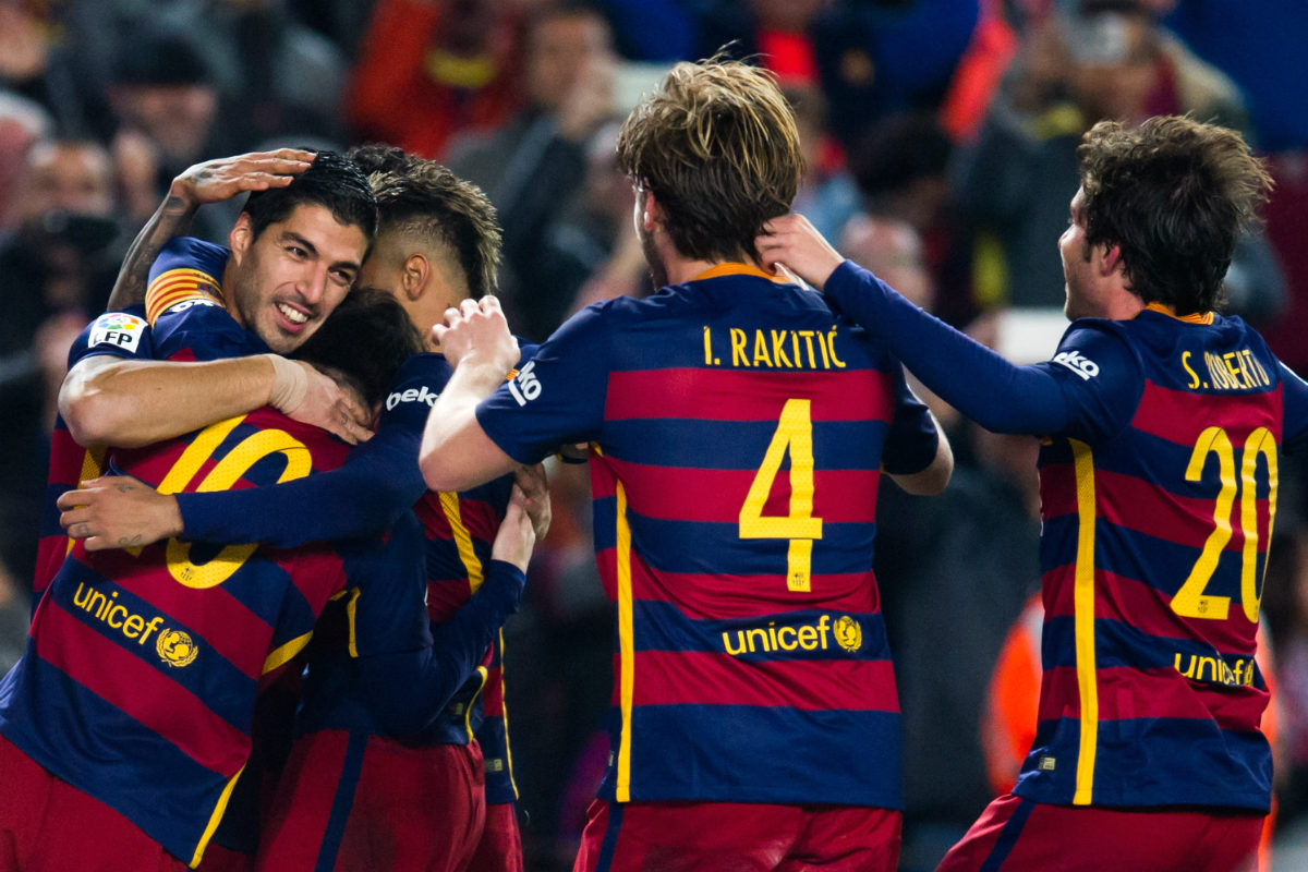 Los jugadores del Barça celebran el gol de Suárez. (Getty)