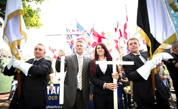 Tensión en las calles de Luton entre los católicos de Britain First y los islámicos