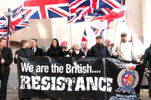 Manifestación de los componentes de Britain First.  