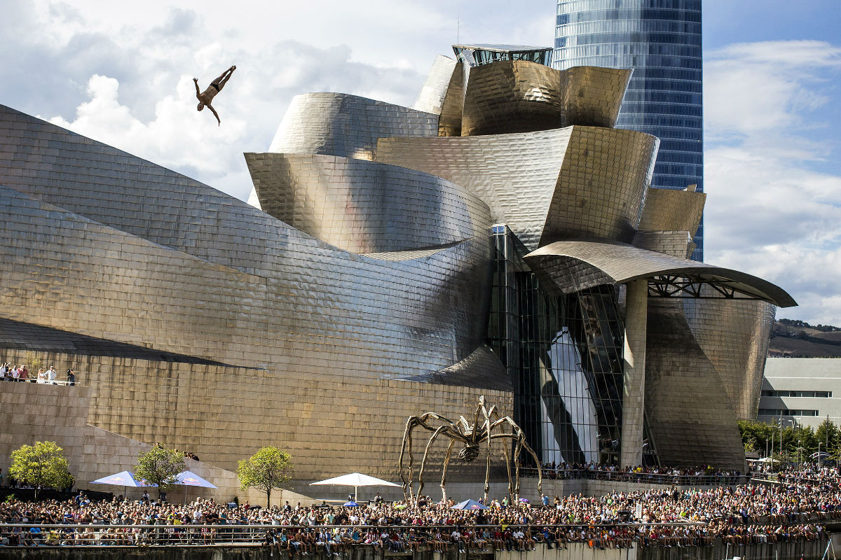 El edificio del Museo Guggenheim de Bilbao, diseñado por el arquitecto Frank O. Gehry. (Foto: Getty)