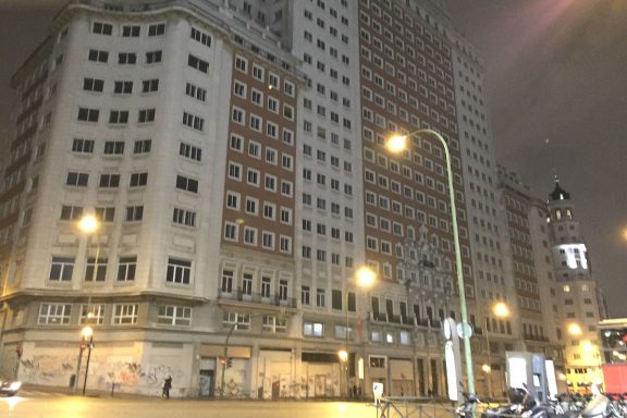 Edificio España por la noche