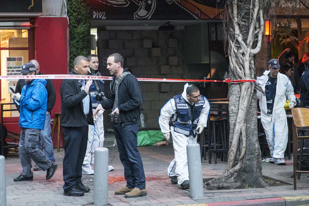 Dos muertos y siete heridos en un tiroteo en un céntrico bar de Tel Aviv
