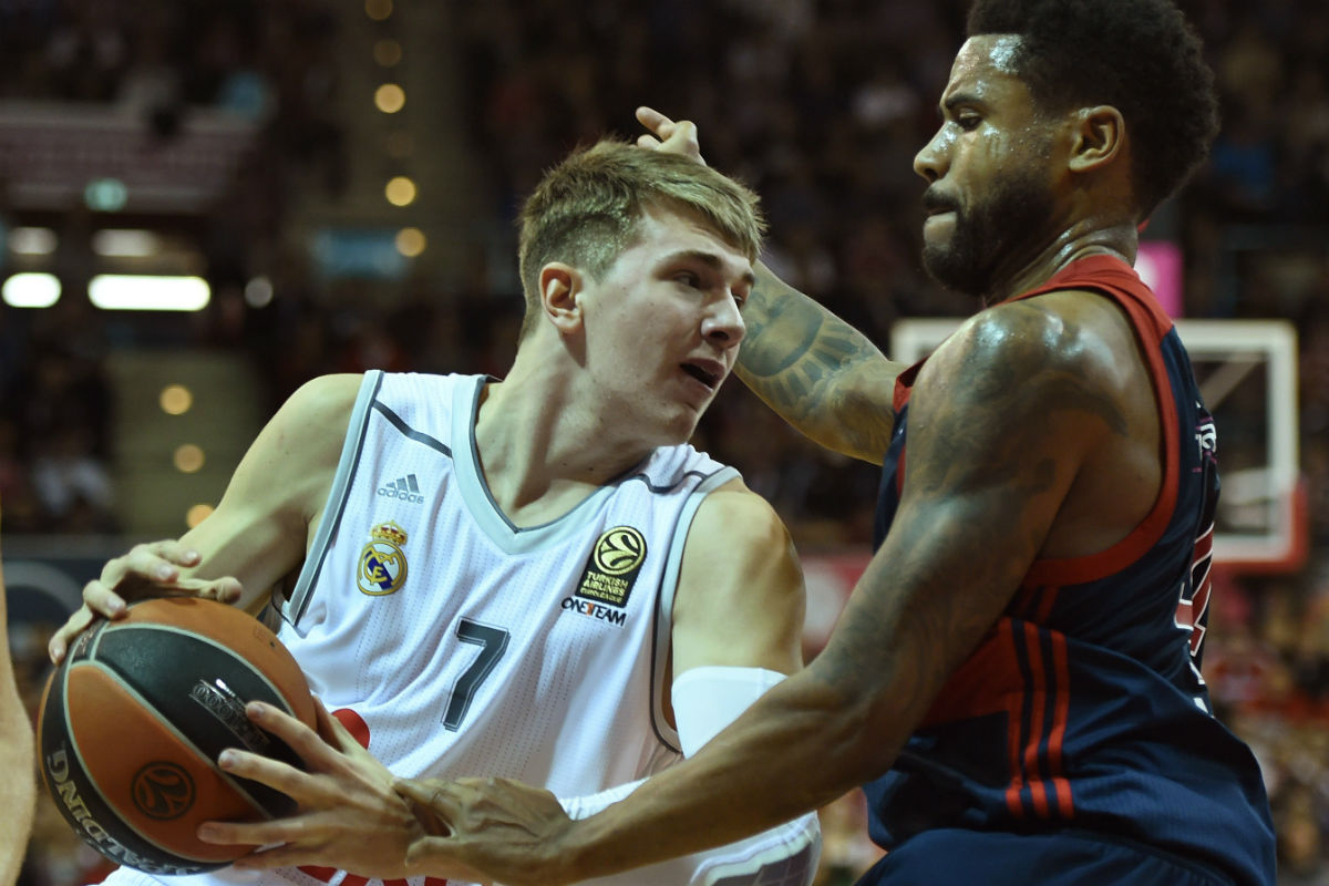 Luka Doncic llama la atención de la NBA. (AFP)