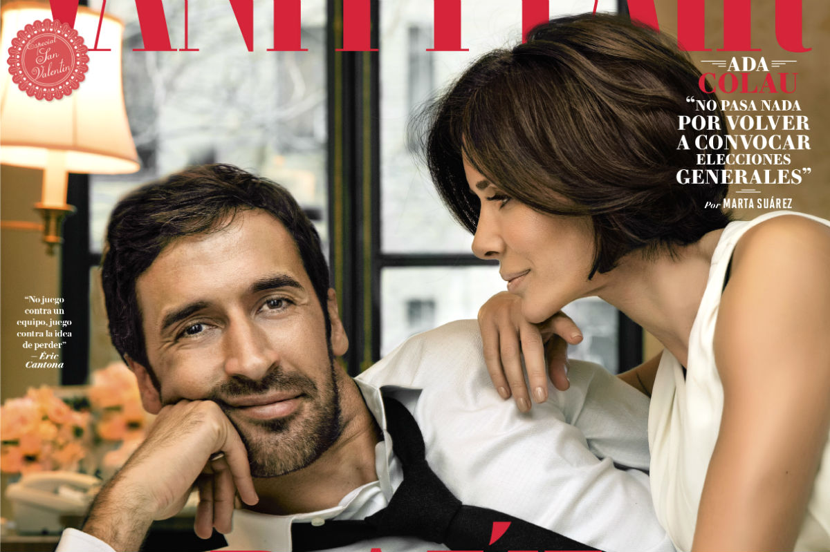 Raúl González, junto a su mujer Mamen en la portada de ‘Vanity Fair’.