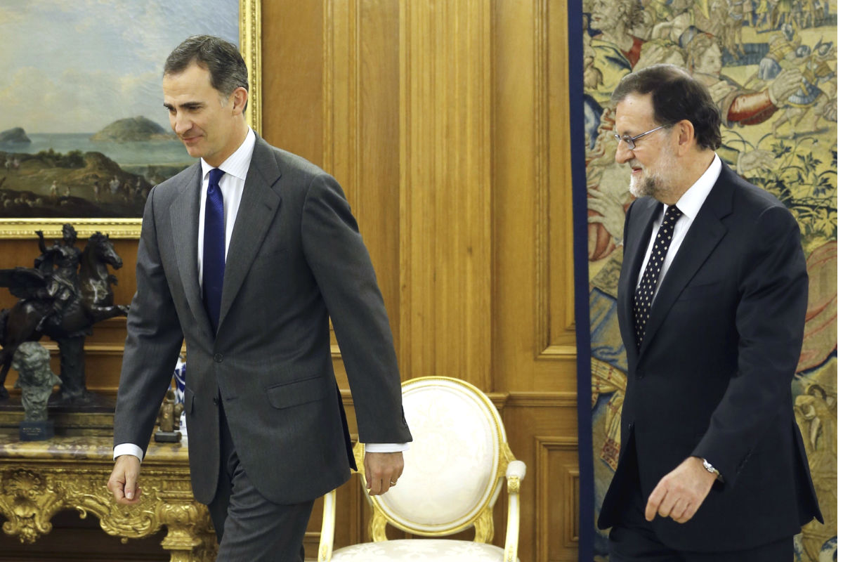 El Rey Felipe VI con el presidente del gobierno en funciones, Mariano Rajoy. (Foto: EFE)