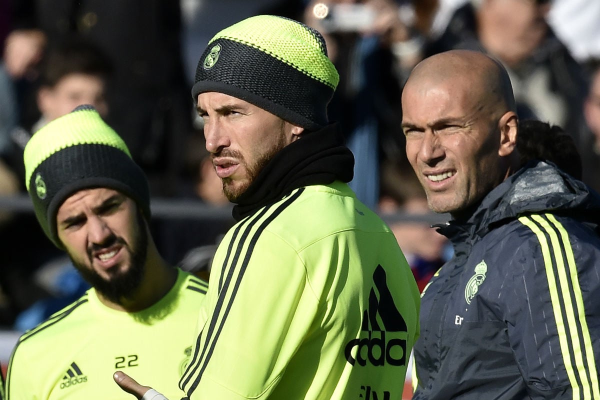 Sergio Ramos y Zidane, en un entrenamiento. (AFP)