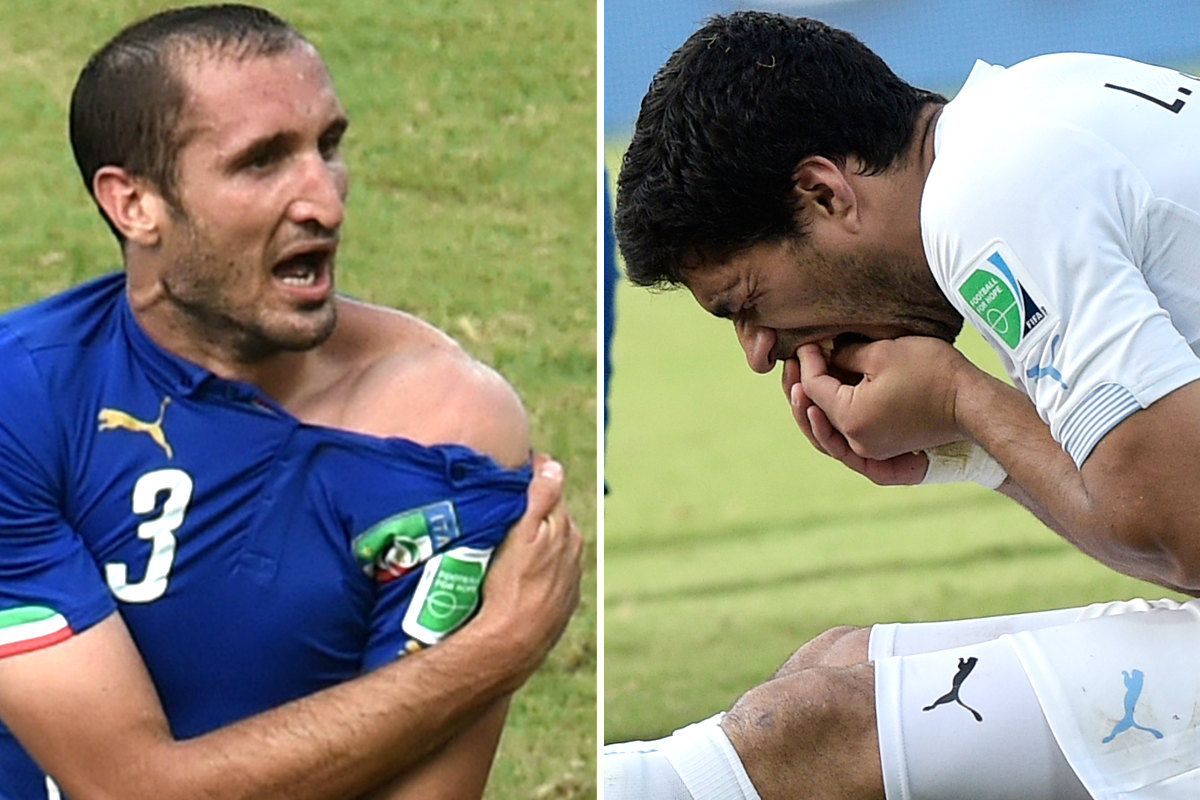 Suárez y Chiellini durante el incidente del Mundial de Brasil. (AFP)