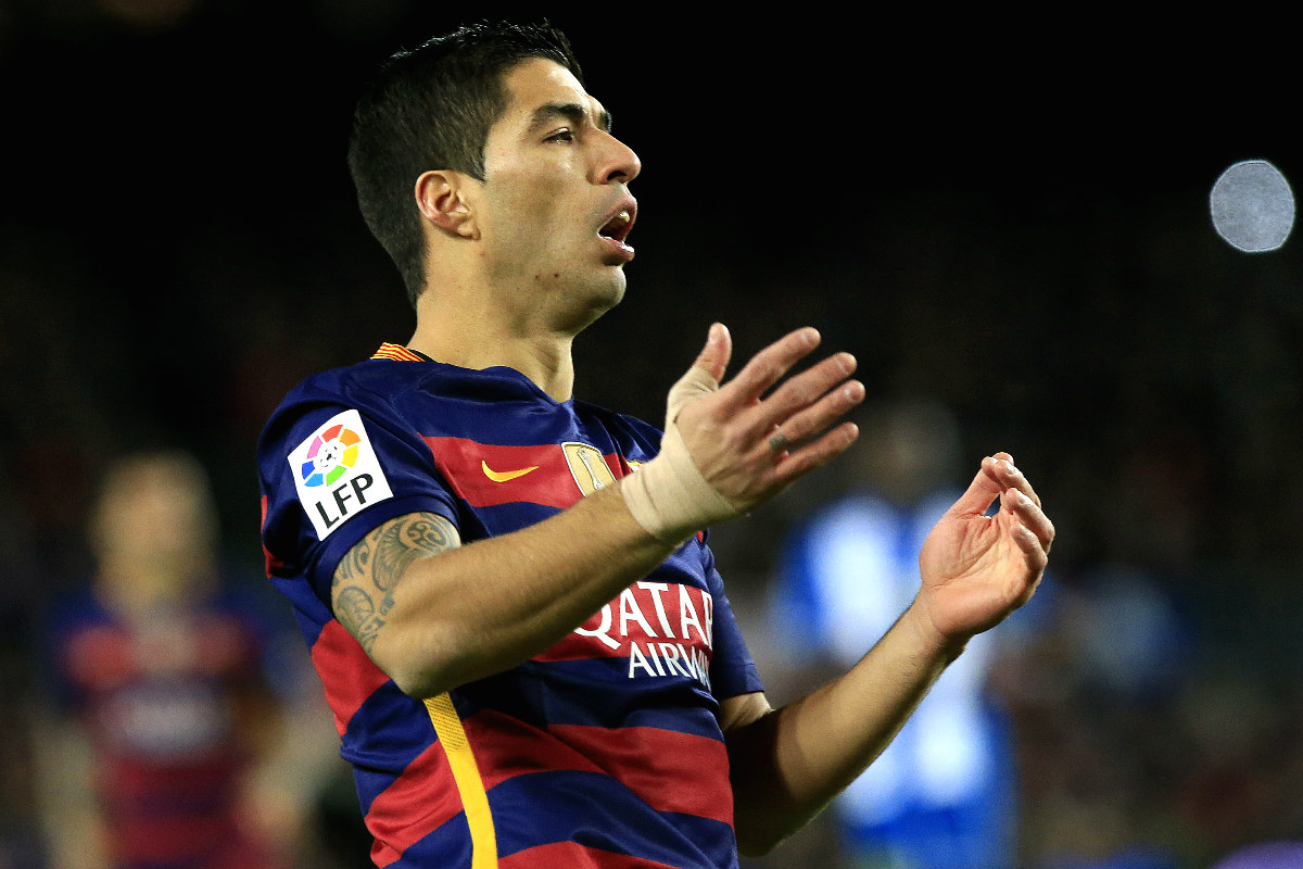 Apelación mantiene los dos partidos de sanción a Suárez. (AFP)
