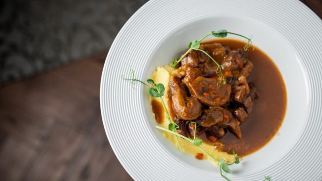 Carrilleras con salsa de vino tinto