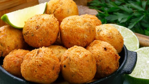 5 recetas de buñuelos caseros de bacalao fáciles de preparar 