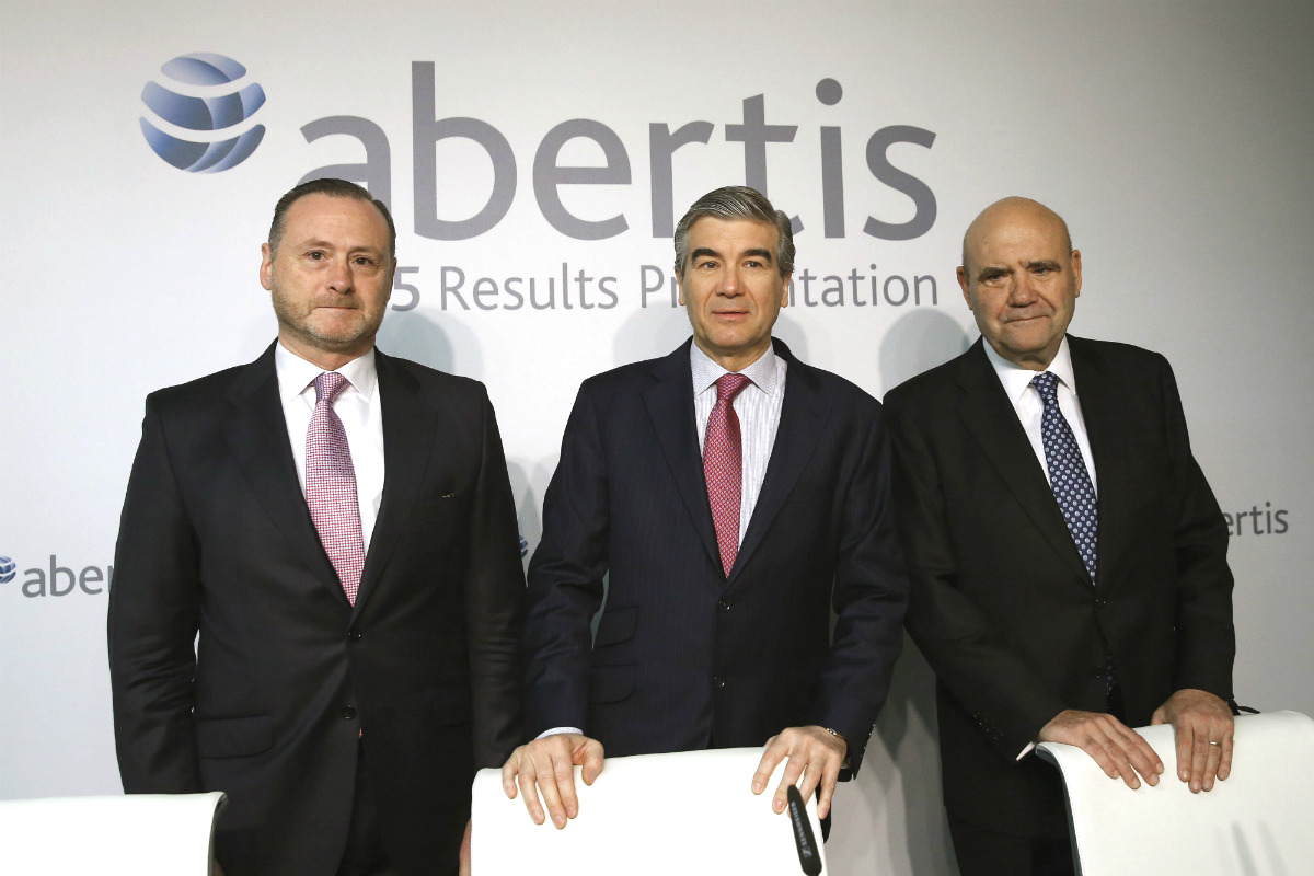 Francisco Reynés , junto a José Aljara y J.M.Hernández. (Foto: EFE)