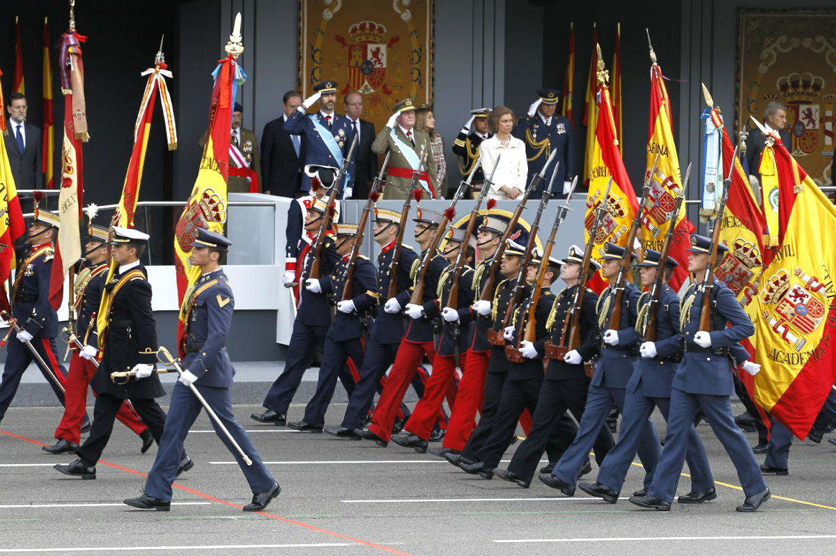 El rey Felipe VI preside el desfile del Día de las Fuerzas Armadas.