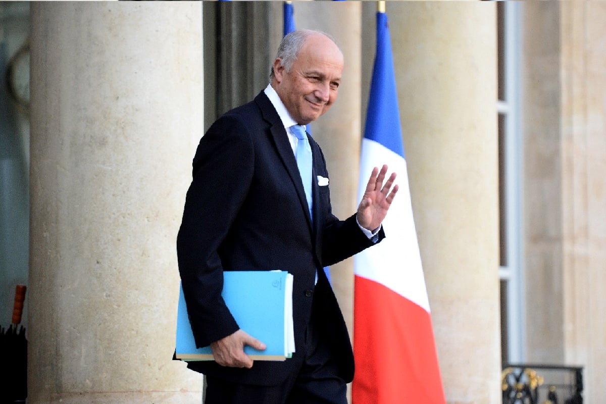 El ministro Laurent Fabius abandona el Palacio del Elíseo este miércoles. (Foto: AFP)