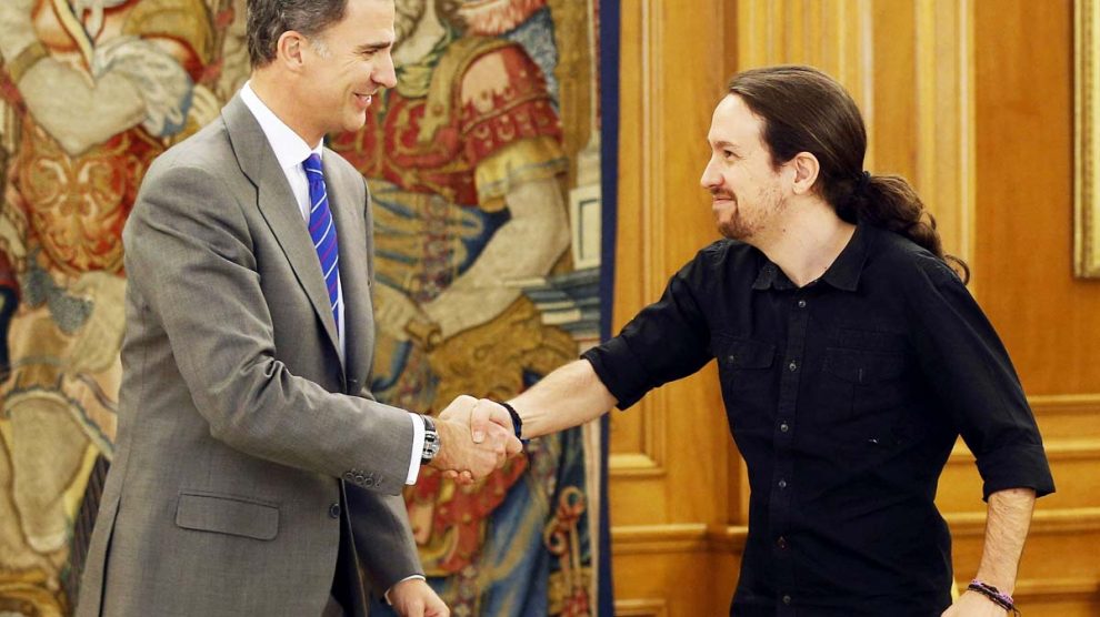 Pablo Iglesias y Felipe VI. (Foto: EFE)