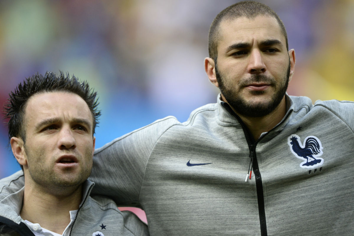 Karim Benzema y Mathieu Valbuena, con la selección de Francia. (AFP)