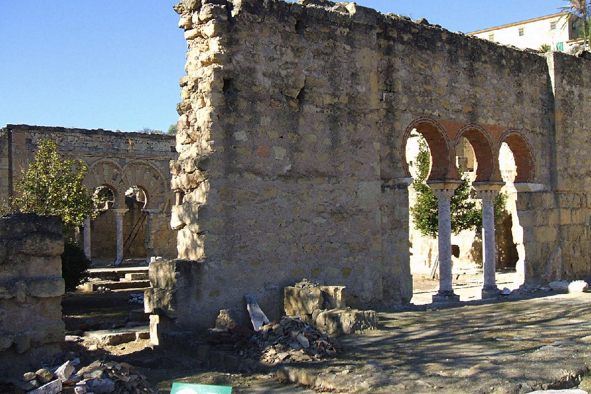 Uno de los muchos yacimientos arquelógicos de Medina Azahara.  (Foto: Wikimedia)