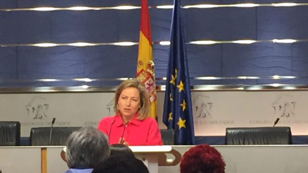 Ana Oramas en rueda de prensa en el Congreso. (Foto: Nuria Val)