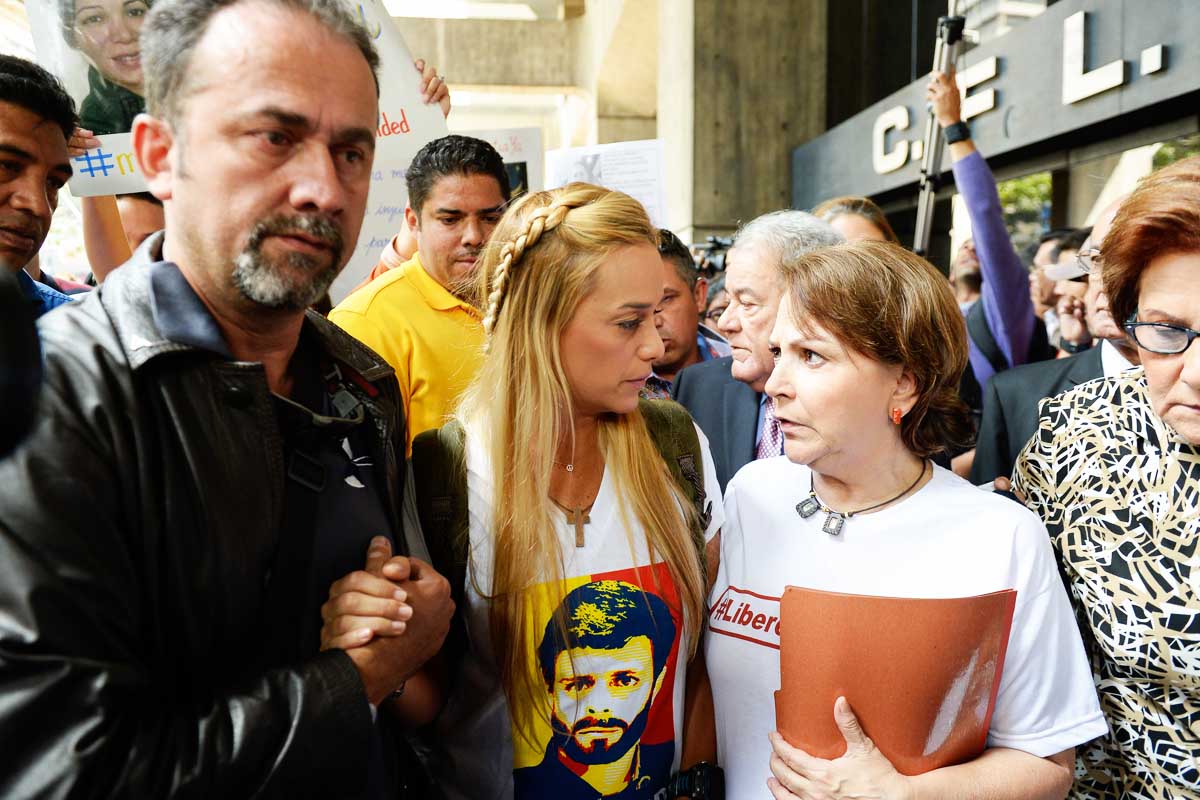 Mitzi Carriles, junto a Lilian Tintori (Foto: AFP)