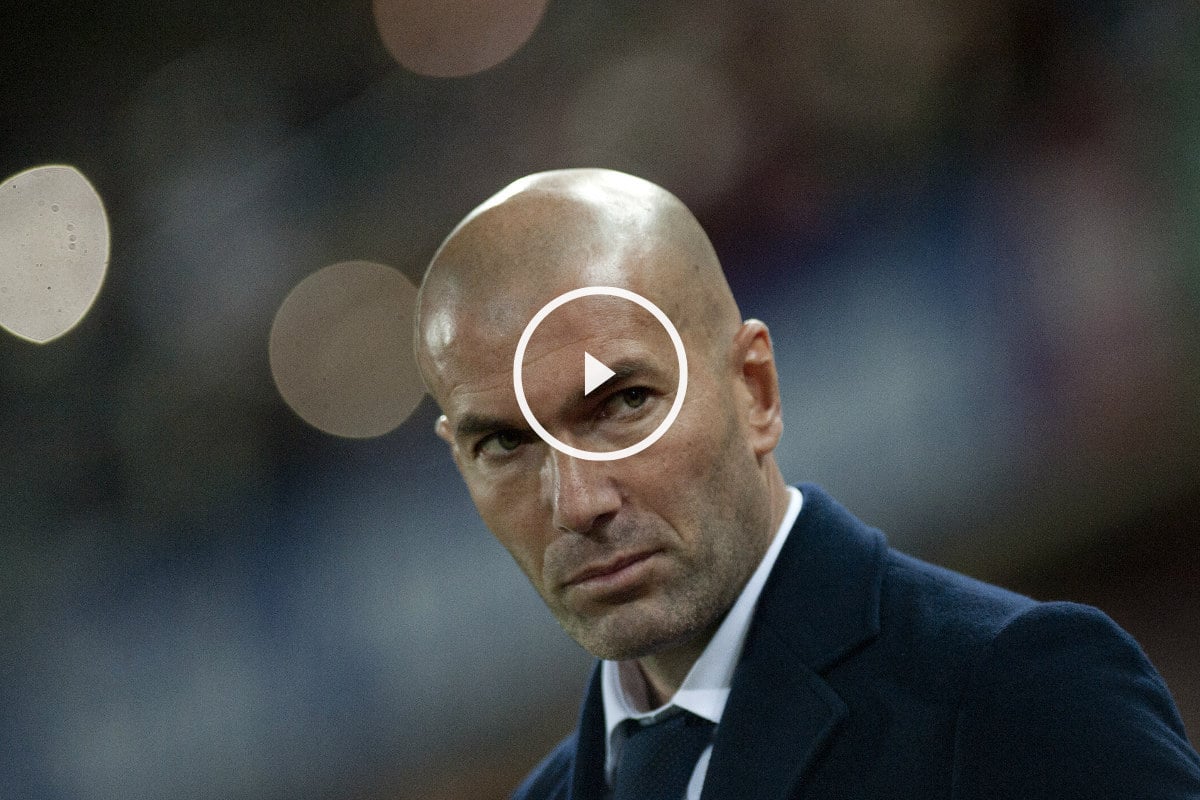 Zidane, con cara seria en Los Cármenes. (AFP)