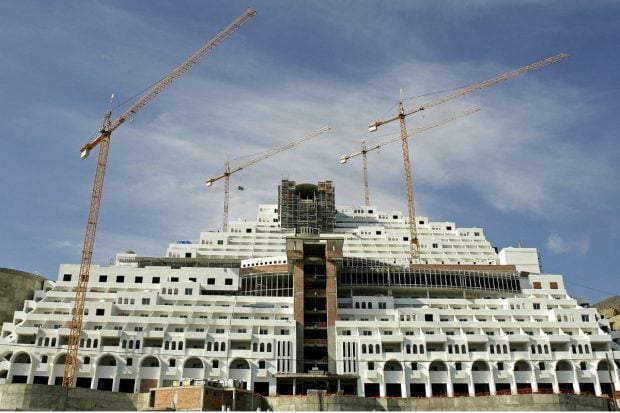 El hotel en construcción ilegal de El Algarrobico, en Carboneras, Almería. (Foto: EFE)