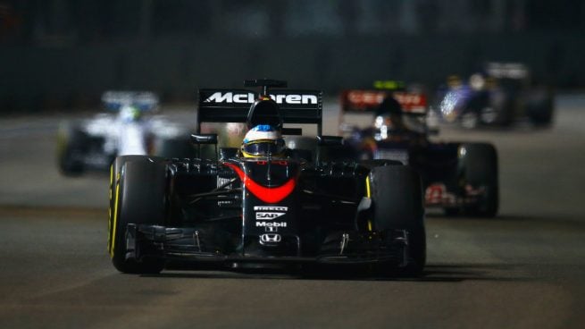 SINGAPUR - SEPTEMBER 20: Fernando Alonso de McLaren-Honda durante el GP de SIngapur (GETTY)