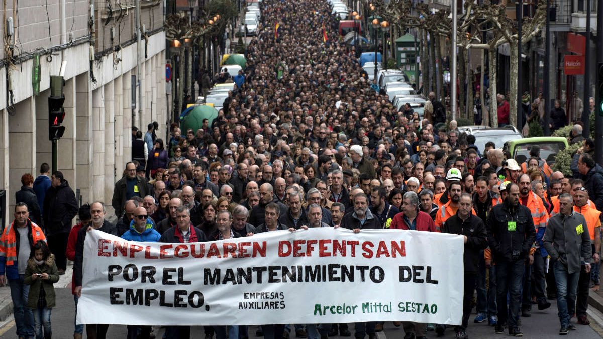 Los trabajadores de la planta de Arcelormittal en Sestao se manifestaron el pasado 30 de enero contra el paro. (Foto: EFE/MIGUEL TOÑA)