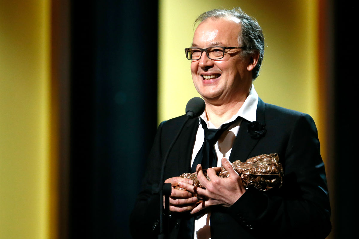 El director de ‘Fátima’, Philippe Faucon, con el premio (Foto: AFP).