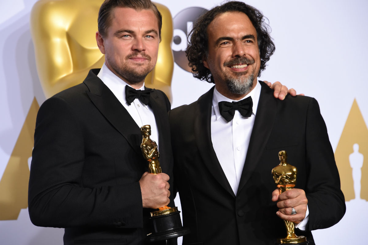 DiCaprio e Iñárritu con su Oscar. (Foto: AFP)