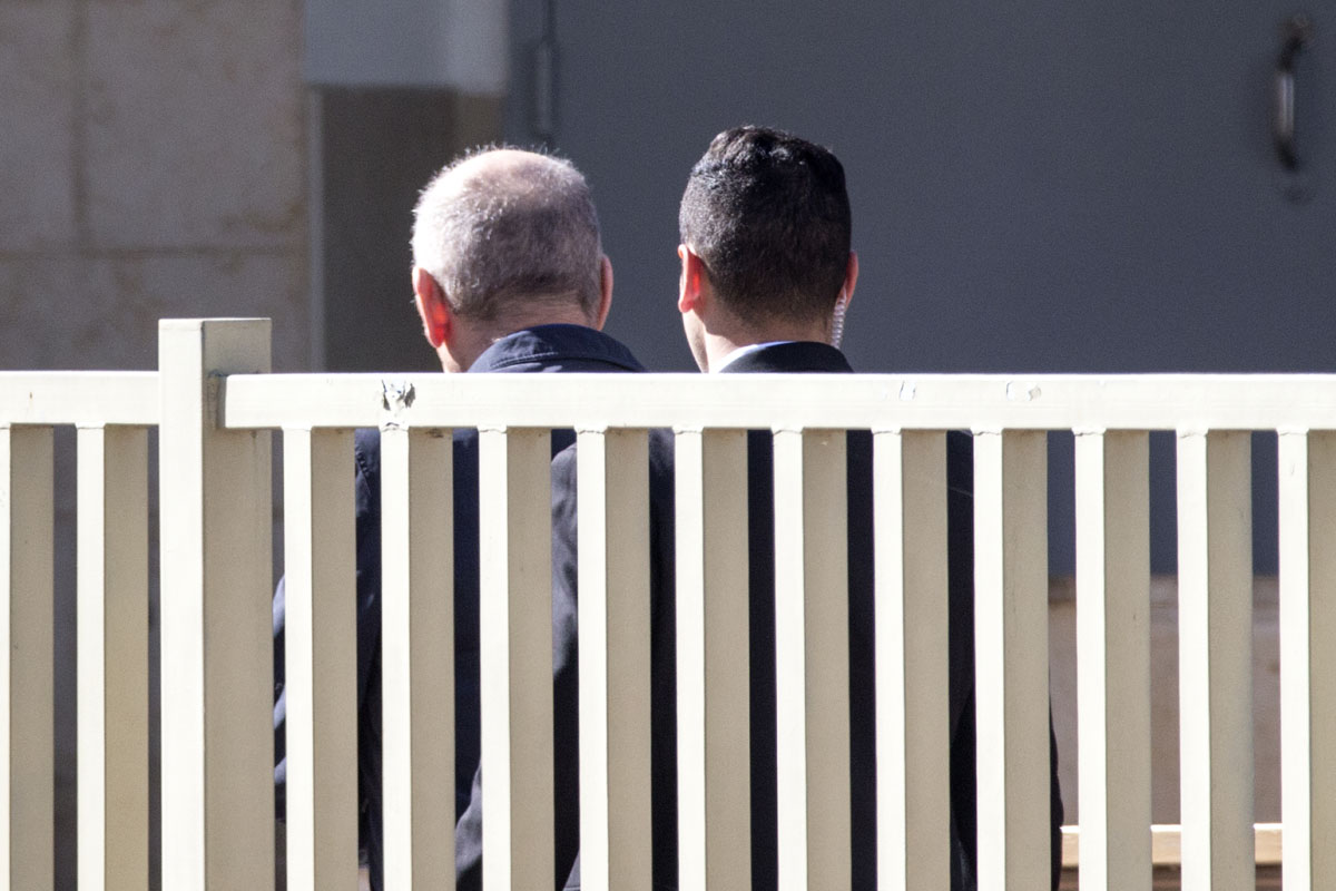 Ehud Olmert a su llegada a la prisión. (Foto: AFP)