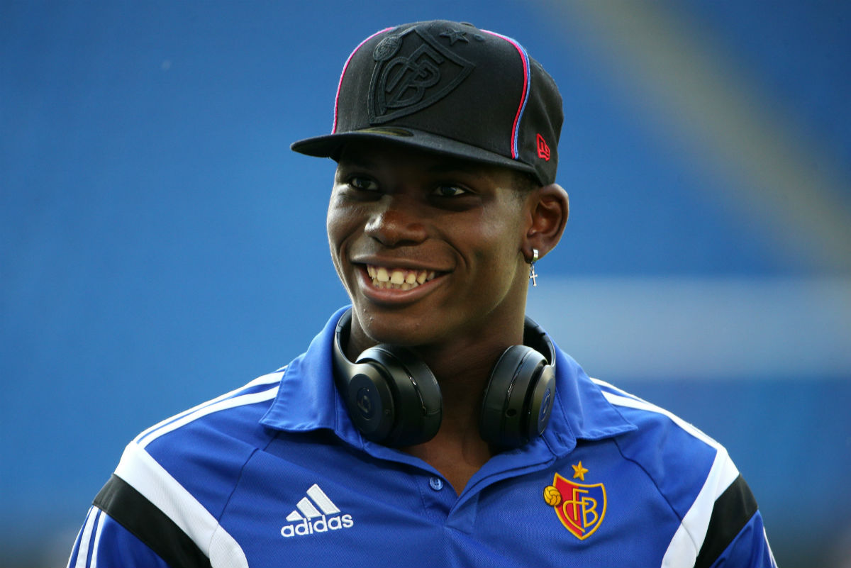 Embolo, antes del partido contra el Lech Poznam en el que le espió el Real Madrid. (Getty)