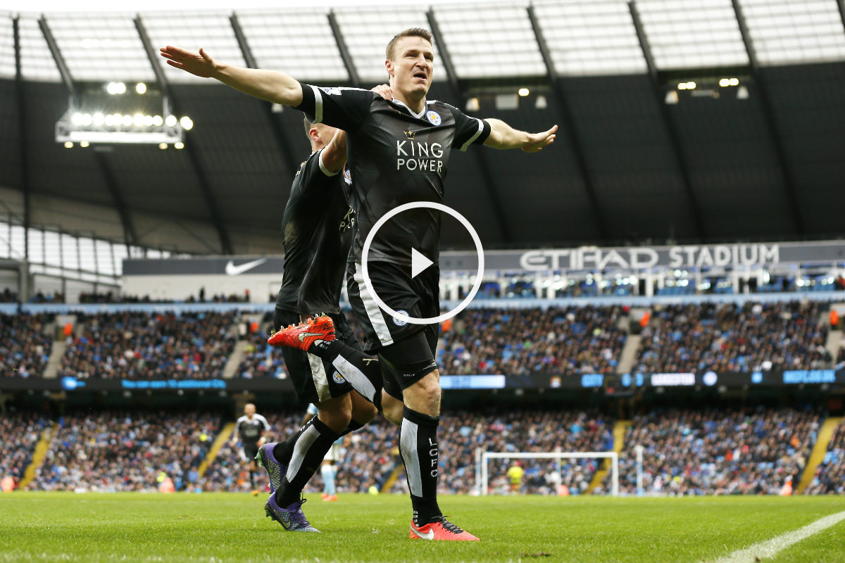 Huth celebra uno de sus dos goles ante el Manchester City. (Reuters)