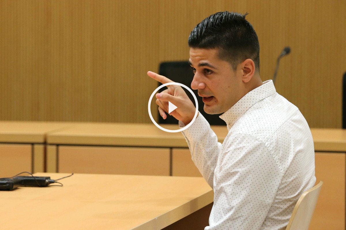 Kilian J.B.O., un entrenador de un equipo de fútbol alevín de la capital grancanaria, este lunes en la Audiencia de Las Palmas. (Foto: EFE)