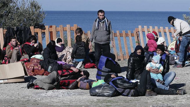 Refugiados sirios en Izmir, Turquía, tratando de pasar a Lesbos, Grecia. (Foto: Getty)