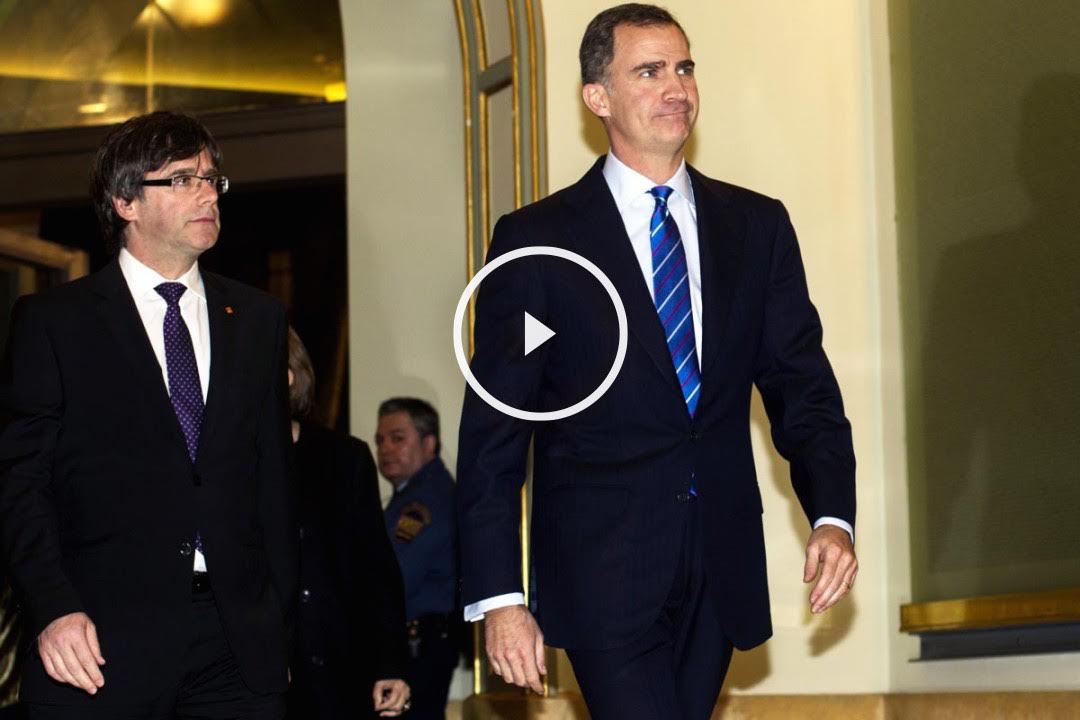 El Rey Felipe seguido de Carles Puigdemont (Foto: Efe).