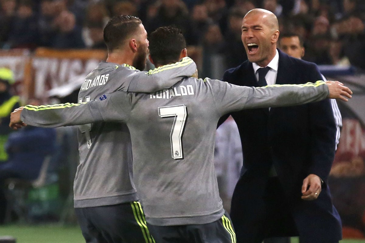 Ramos y Cristiano celebran el gol con Zidane. (Reuters)