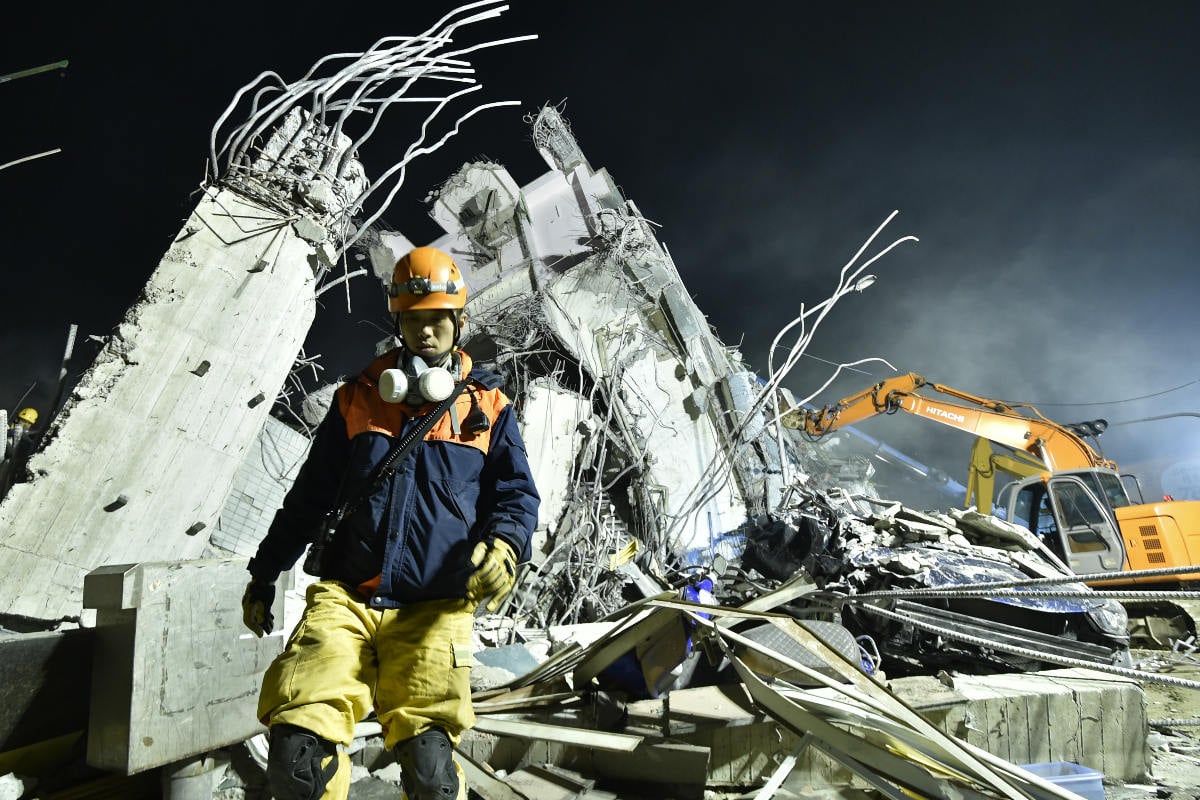 Varias zonas residenciales con rascacielos han quedado reducidas a escombros. (AFP)