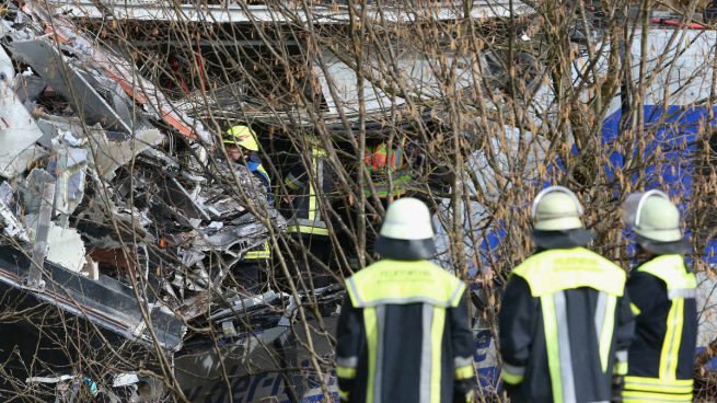 Equipos de rescate en el lugar del accidente de los trenes del pasado martes. (Foto: Getty)