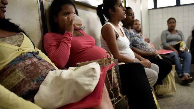 Mujeres embarazadas a la espera de ser atendidas en un hospital de Caracas, Venezuela. (Foto: Getty)