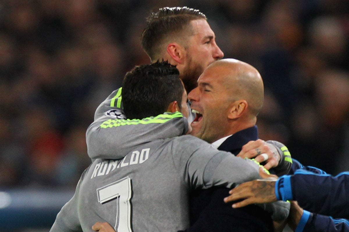 Cristiano y Ramos celebran el primer gol con Zidane. (Getty)