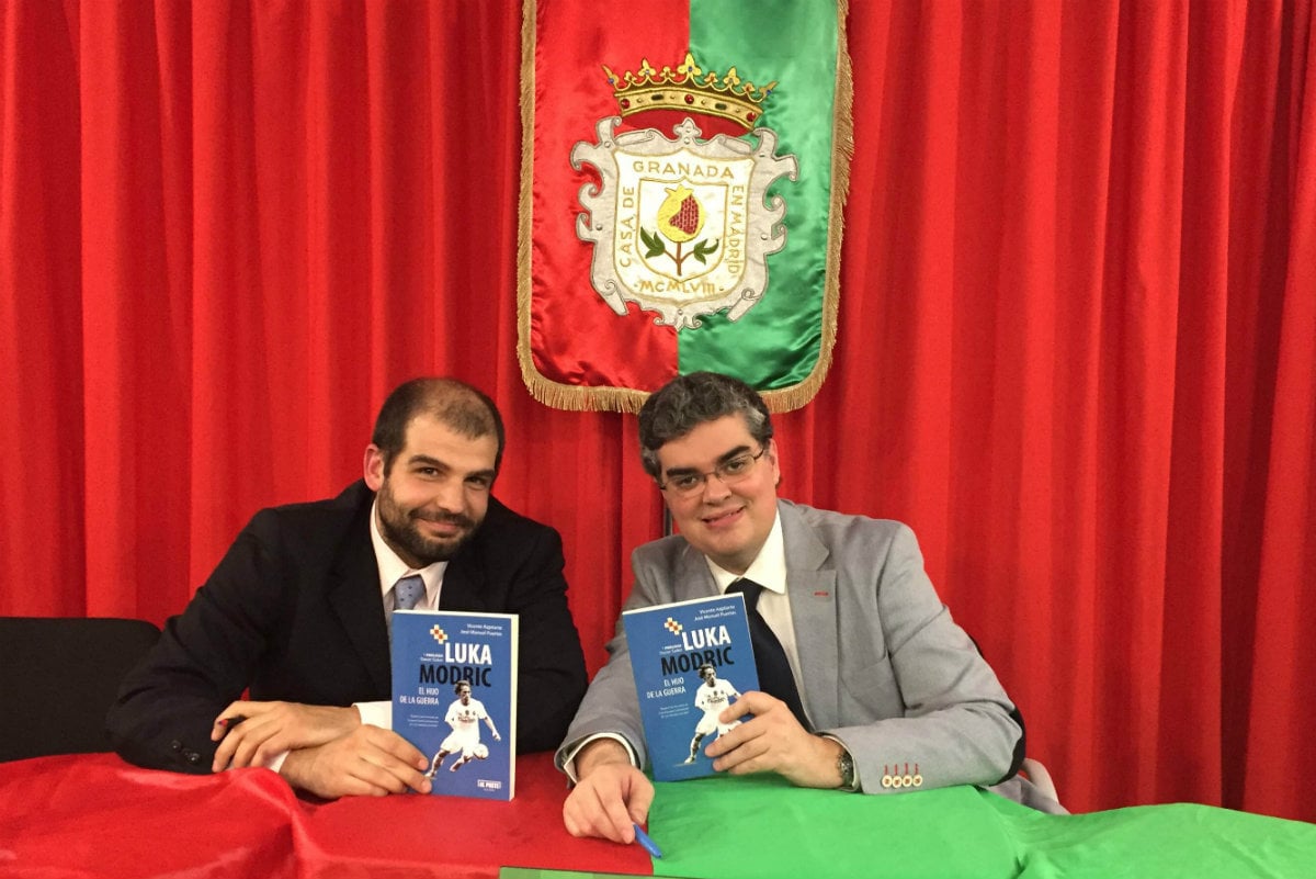 José Manuel Puertas y Vicente Azpitarte presentan el libro de Luka Modric.